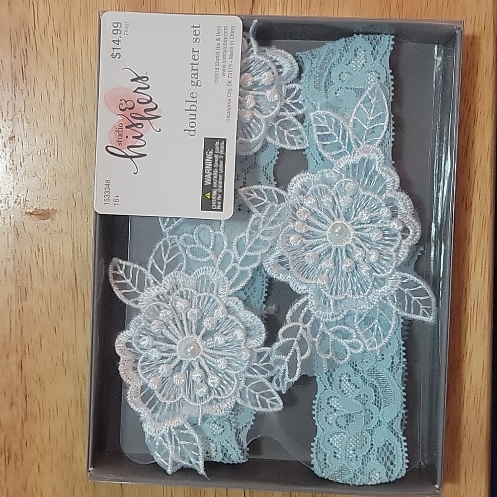 NWT Double Garter Set